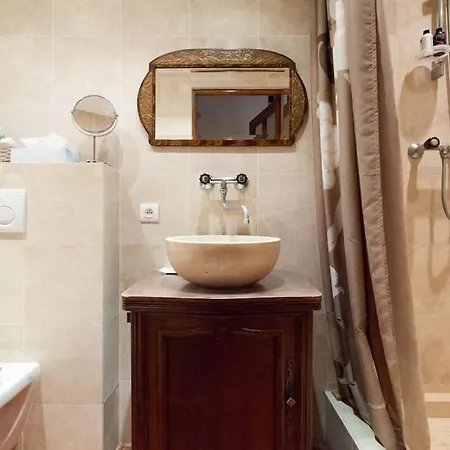 A8 - 2 Bdr Duplex Remparts Heart Of Old Apartament *